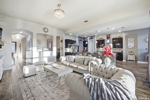 Image 14 of 47 For 25737 Comanche