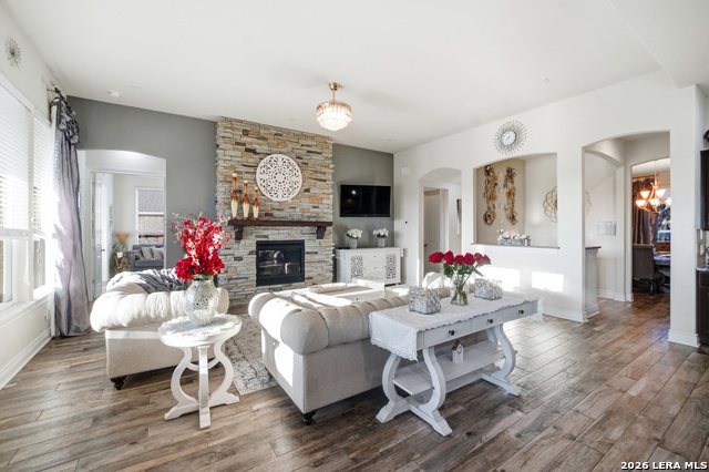 Image 15 of 47 For 25737 Comanche