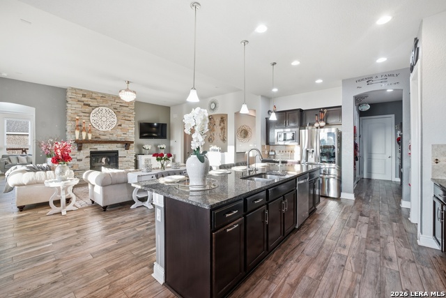 Image 19 of 47 For 25737 Comanche