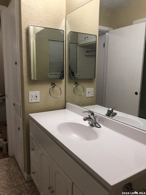 Image 10 of 36 For 4907 Seabreeze Dr.