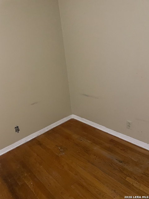 Image 16 of 36 For 4907 Seabreeze Dr.