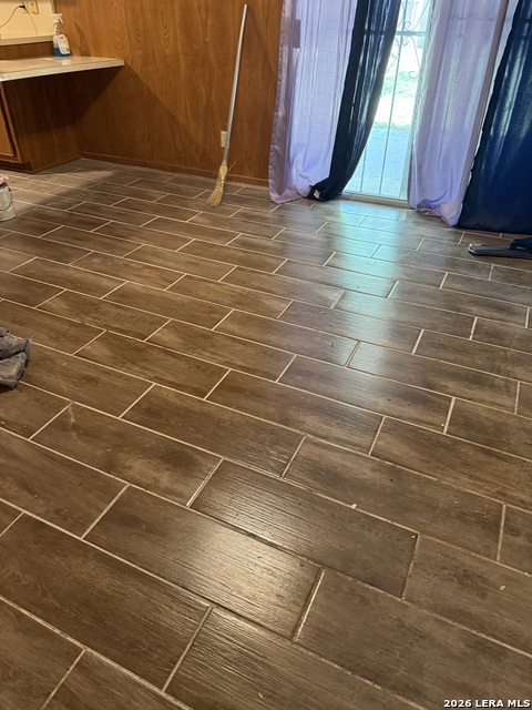 Image 27 of 36 For 4907 Seabreeze Dr.