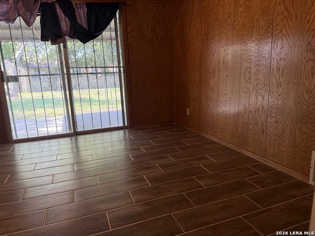 Image 29 of 36 For 4907 Seabreeze Dr.