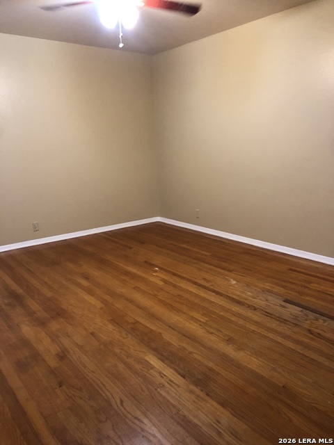 Image 4 of 36 For 4907 Seabreeze Dr.