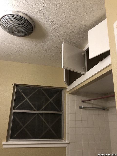 Image 7 of 36 For 4907 Seabreeze Dr.