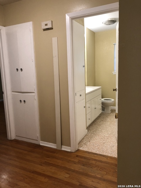 Image 9 of 36 For 4907 Seabreeze Dr.