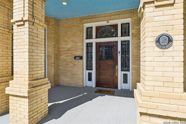 Image 16 of 93 For 339 Woodlawn Ave W