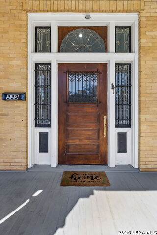 Image 18 of 93 For 339 Woodlawn Ave W