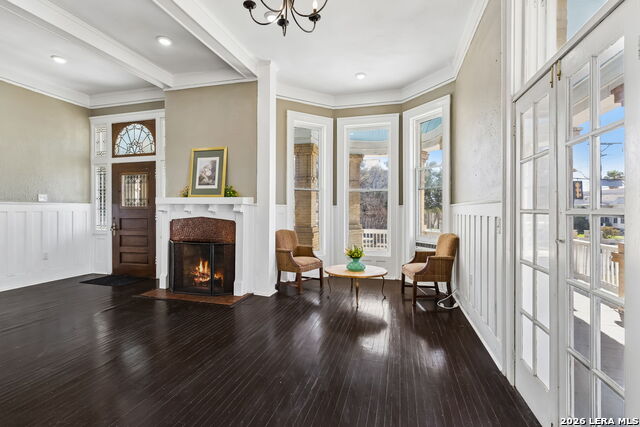 Image 25 of 93 For 339 Woodlawn Ave W