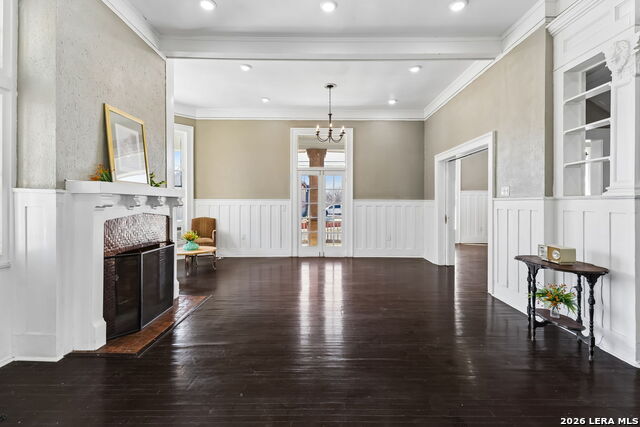 Image 26 of 93 For 339 Woodlawn Ave W