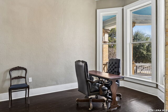 Image 31 of 93 For 339 Woodlawn Ave W