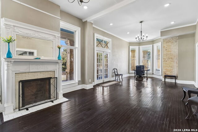 Image 32 of 93 For 339 Woodlawn Ave W