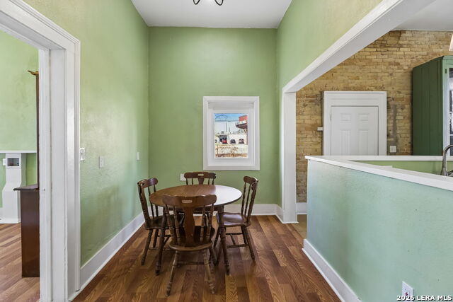 Image 39 of 93 For 339 Woodlawn Ave W