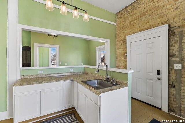 Image 43 of 93 For 339 Woodlawn Ave W