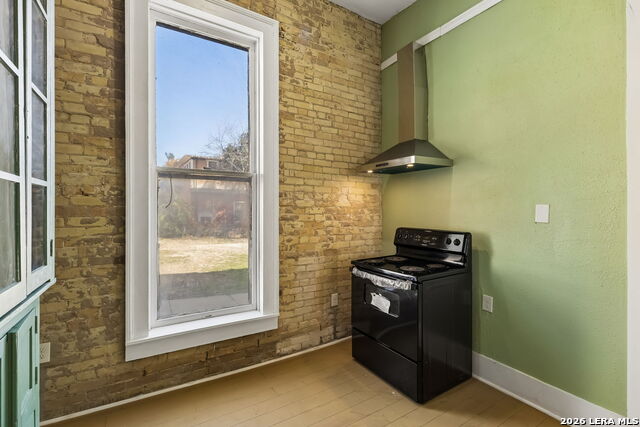 Image 44 of 93 For 339 Woodlawn Ave W