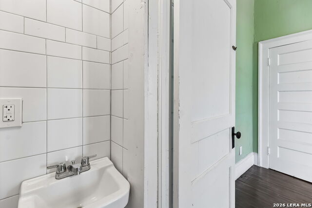 Image 49 of 93 For 339 Woodlawn Ave W