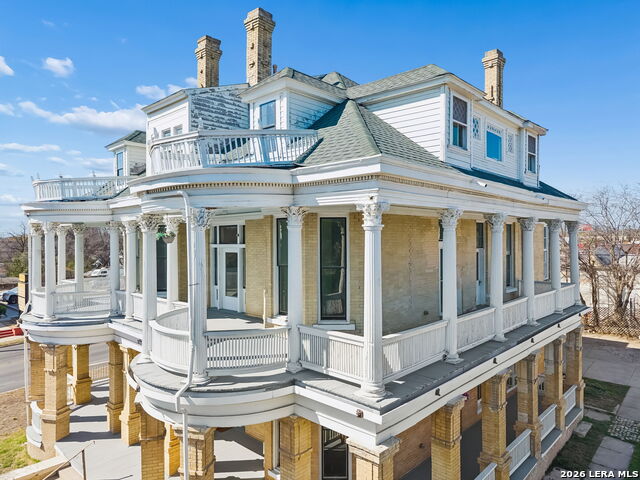 Image 5 of 93 For 339 Woodlawn Ave W