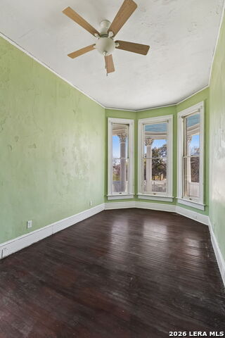 Image 51 of 93 For 339 Woodlawn Ave W