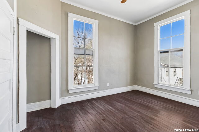 Image 56 of 93 For 339 Woodlawn Ave W