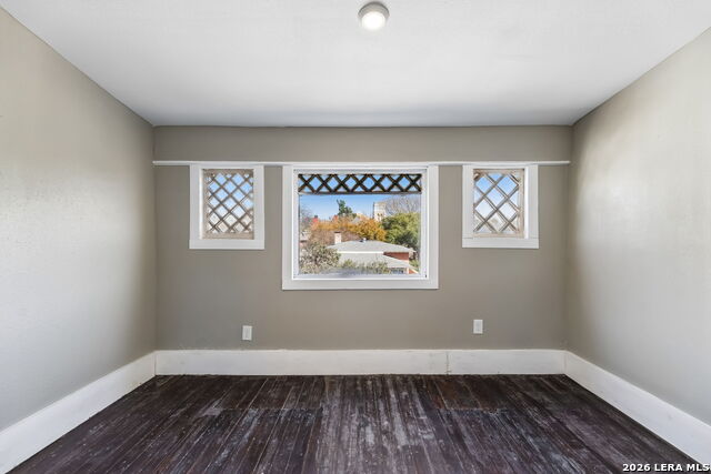 Image 70 of 93 For 339 Woodlawn Ave W