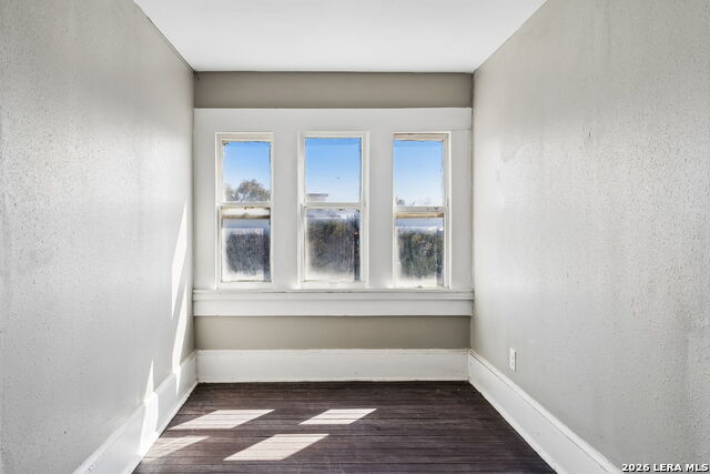 Image 72 of 93 For 339 Woodlawn Ave W