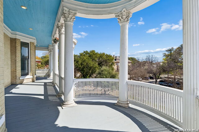 Image 77 of 93 For 339 Woodlawn Ave W