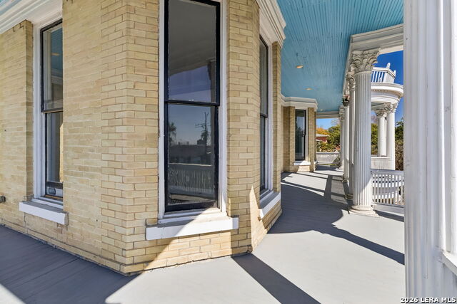 Image 78 of 93 For 339 Woodlawn Ave W