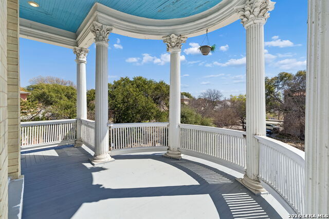 Image 79 of 93 For 339 Woodlawn Ave W