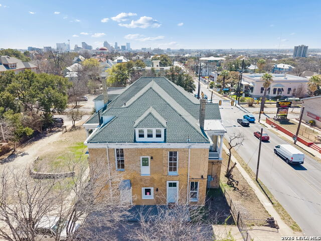 Image 82 of 93 For 339 Woodlawn Ave W