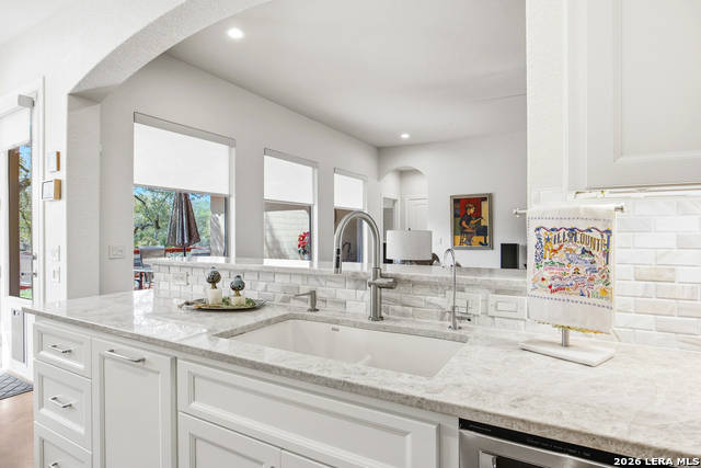 Image 18 of 61 For 541 Saxet Trl