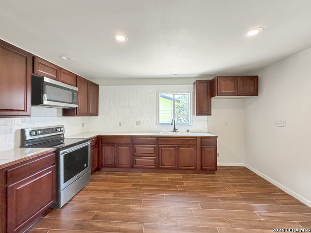 Image 10 of 40 For 614 Red Oak Woods