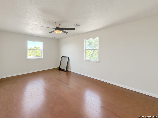 Image 15 of 40 For 614 Red Oak Woods