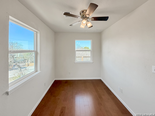 Image 18 of 40 For 614 Red Oak Woods