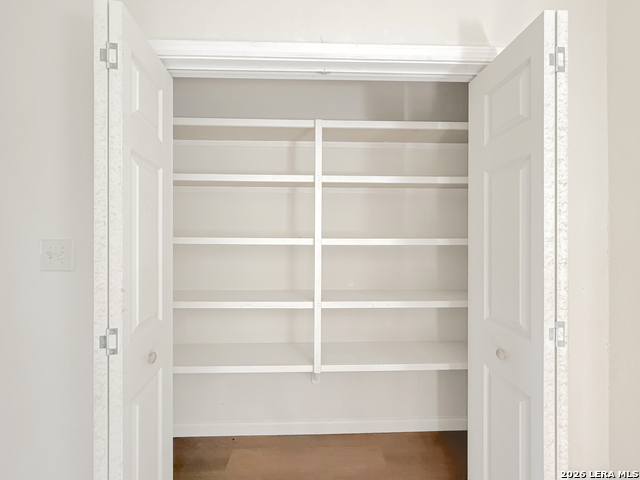 Image 21 of 40 For 614 Red Oak Woods