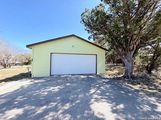 Image 6 of 40 For 614 Red Oak Woods