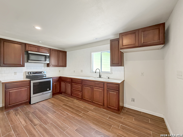 Image 9 of 40 For 614 Red Oak Woods