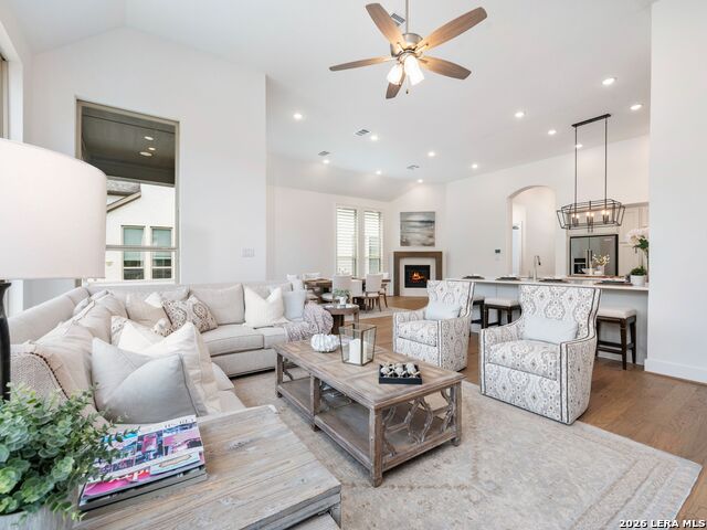 Image 17 of 35 For 7018 Cantera Manor