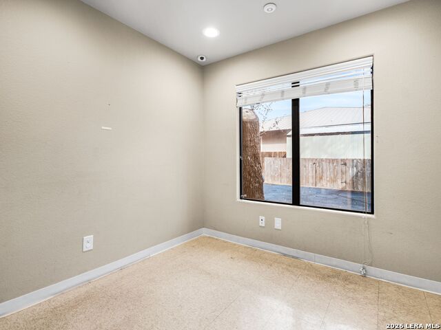 Listing photo id 40 for 14235 Blanco