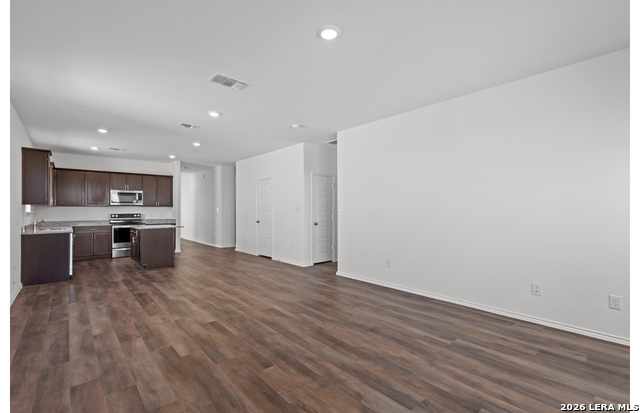 Listing photo id 10 for 1518 Silver Run