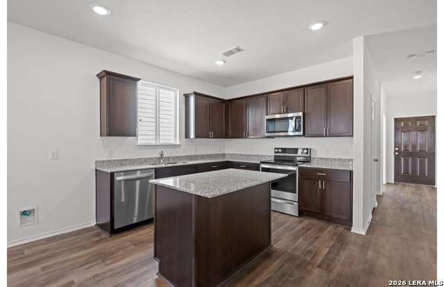 Listing photo id 5 for 1518 Silver Run