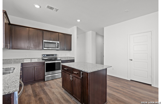 Listing photo id 7 for 1518 Silver Run