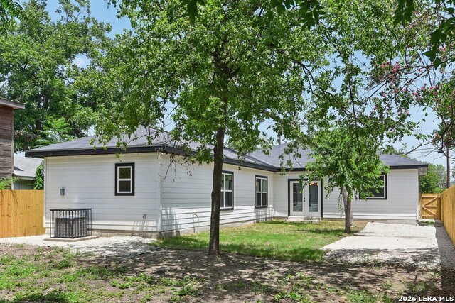 Image 41 of 76 For 1934 Lamar St