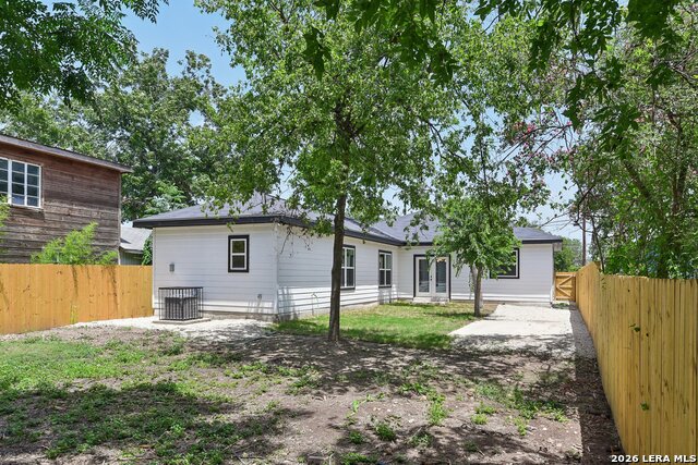 Image 42 of 76 For 1934 Lamar St