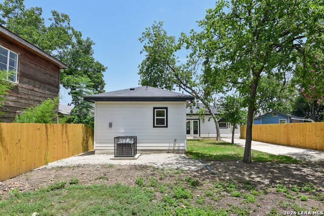 Image 46 of 76 For 1934 Lamar St