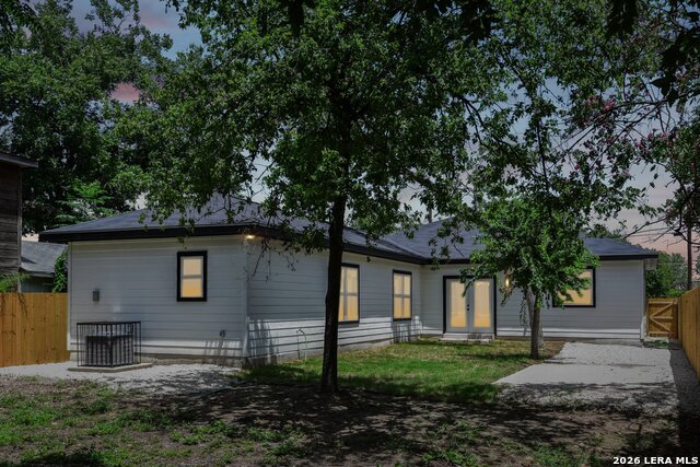 Image 50 of 76 For 1934 Lamar St