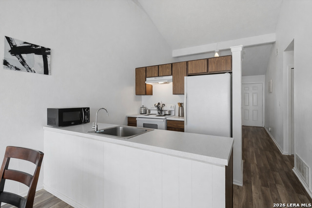 Image 5 of 16 For 7233 Glen Bay Dr