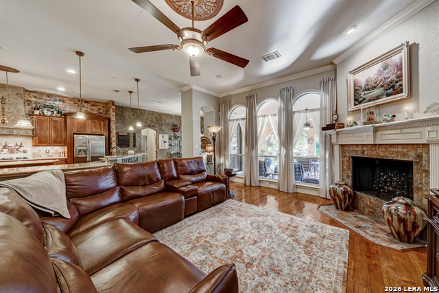 Image 20 of 81 For 1700 Frontier