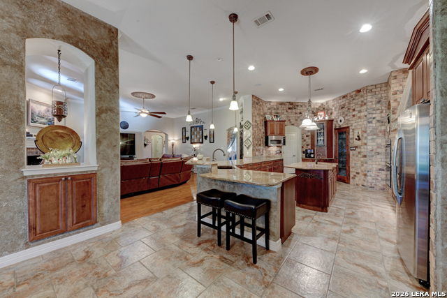 Image 22 of 81 For 1700 Frontier