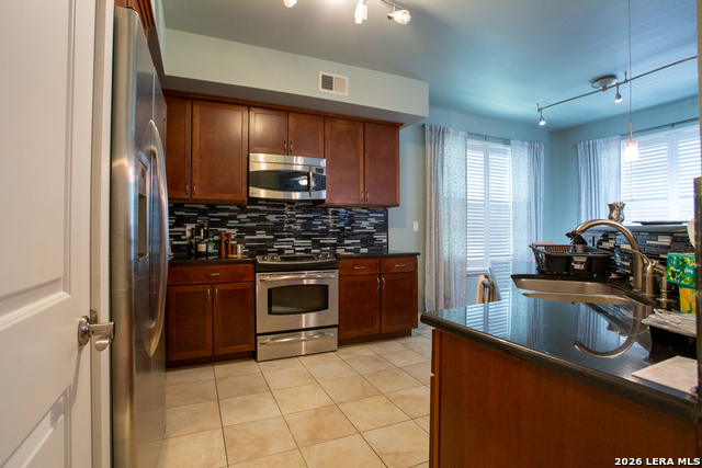 Image 10 of 27 For 7342 Oak Manor  7109