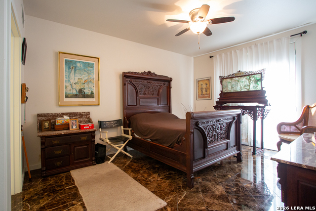 Image 14 of 27 For 7342 Oak Manor  7109